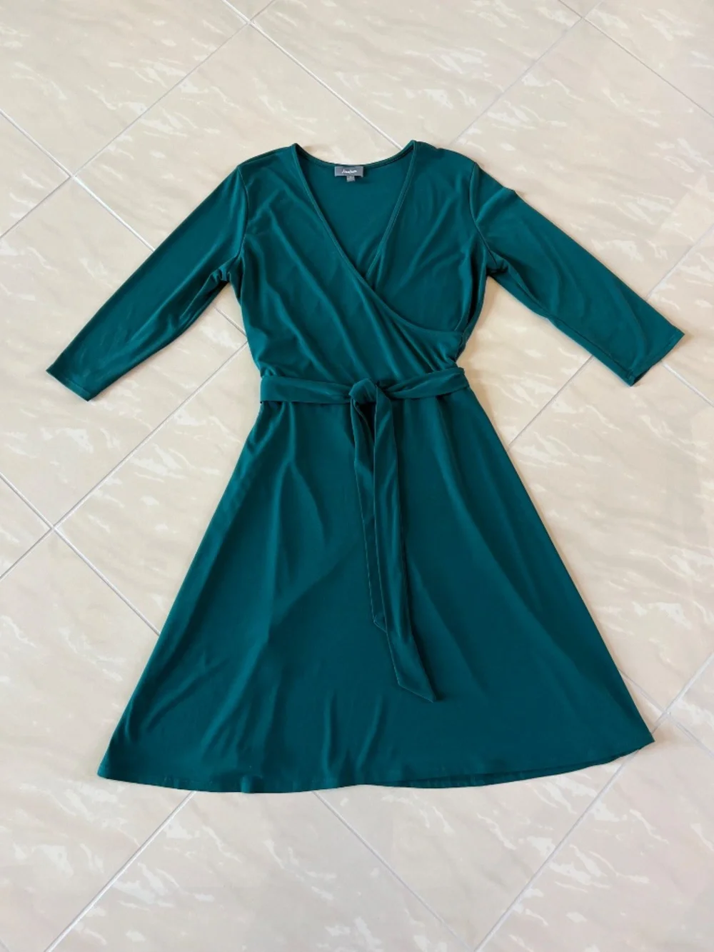 Lot of 4 Women's Midi Dresses Size M & 8 Tahari Elie Tahari Betsey Johnson - Picture 4 of 14